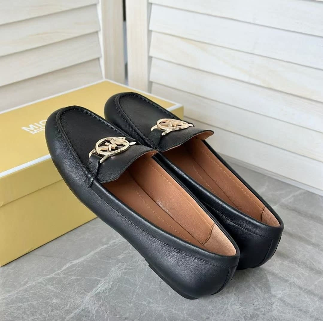 Micheal Kors Flats